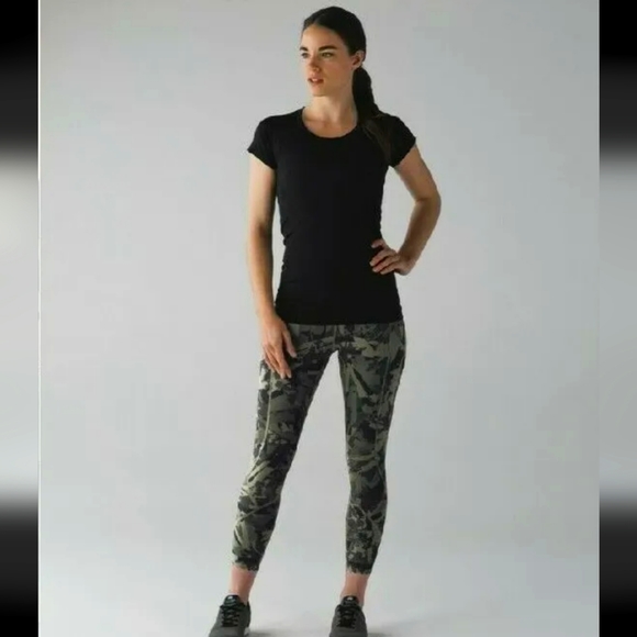 Lululemon Tight Stuff Tight Size 4 Pop Cut Fatigue Green Black Camo - Picture 2 of 11